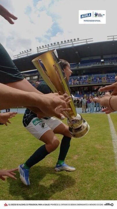 Cerveza Aguila on Instagram: "Lo que se vivió este año en el fútbol femenino no tiene explicación, y estamos más que listos pa’ lo que se viene en el Mundial 2023. 

Mano arriba si crees lo mismo 🤚🏼 

Somos patrocinadores de la pasión, la entrega, la alegría, la valentía, somos patrocinadores del fútbol femenino!⚽️"