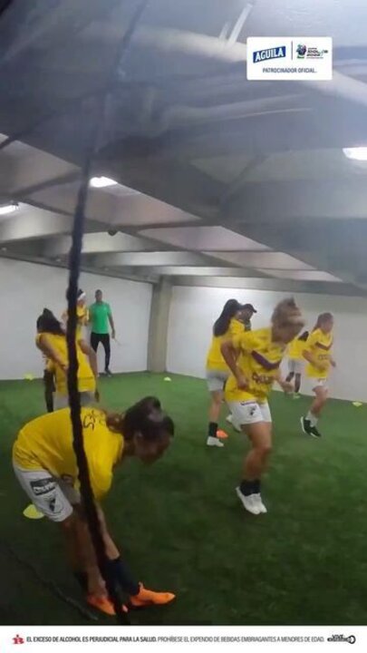 Cerveza Aguila on Instagram: "¡Más que listas! Así se preparan nuestras chicas para lo que se viene.

Hoy empieza la sabrosura de la Copa Continental. A gozarnos y celebrar con el fútbol, ¿quién crees que se llevará el título?"